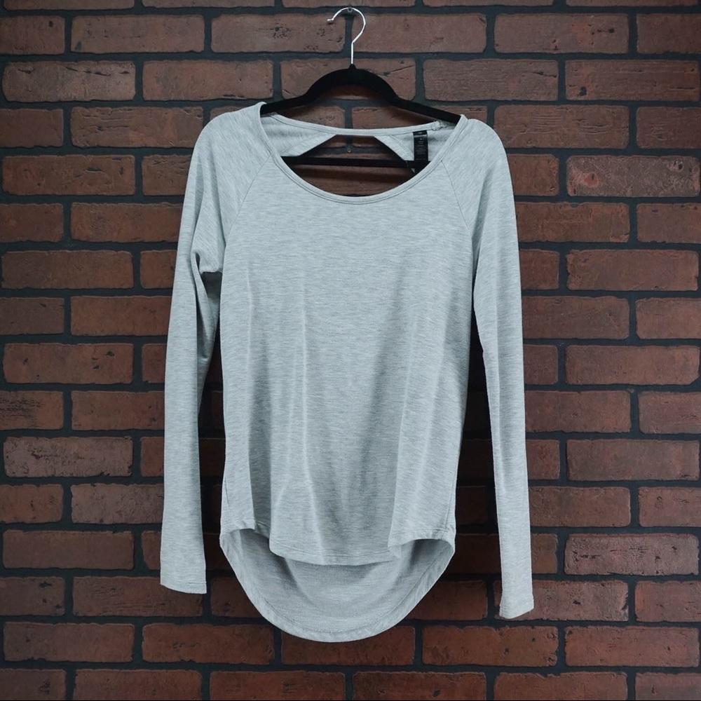YOGALICIOUS Gray Long Sleeve Tee Open Back Small